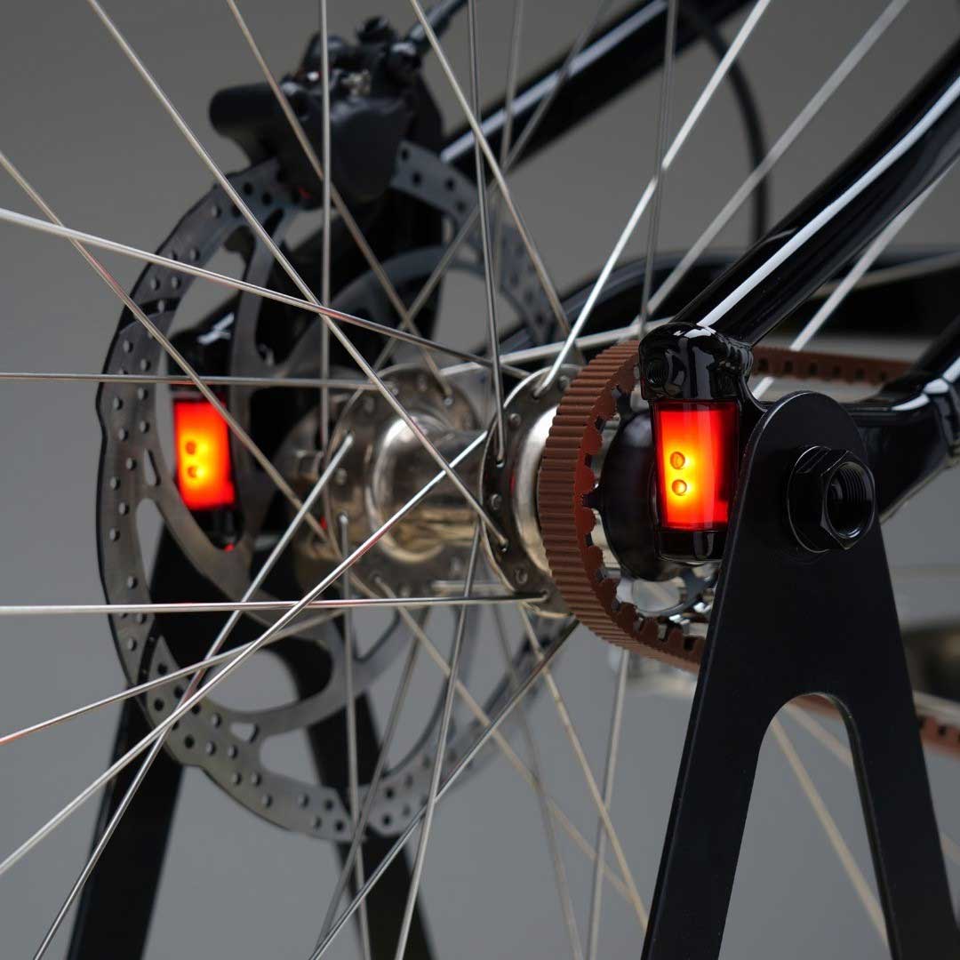 lampu di bagian belakang sepeda