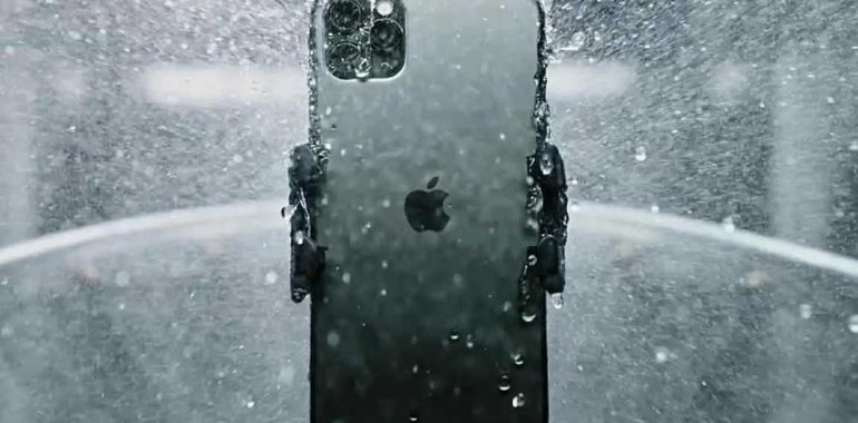 iPhone 12 Water resistant