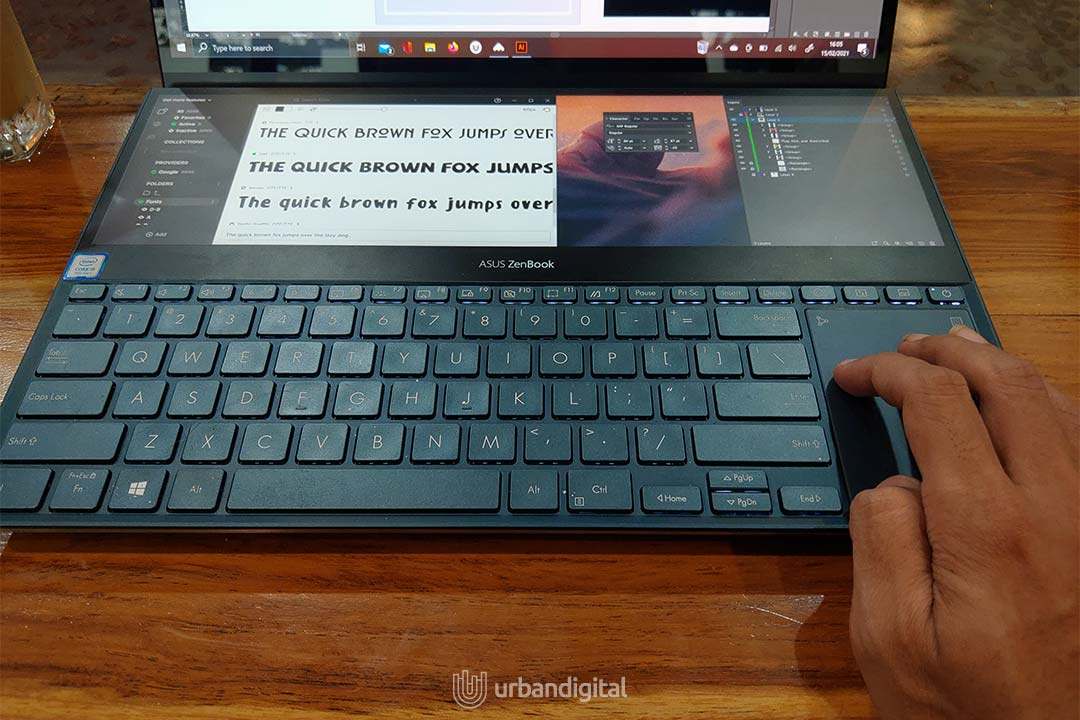 laptop dengan desain keyboard dan touchpad unik