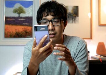 hands on galaxy z flip3