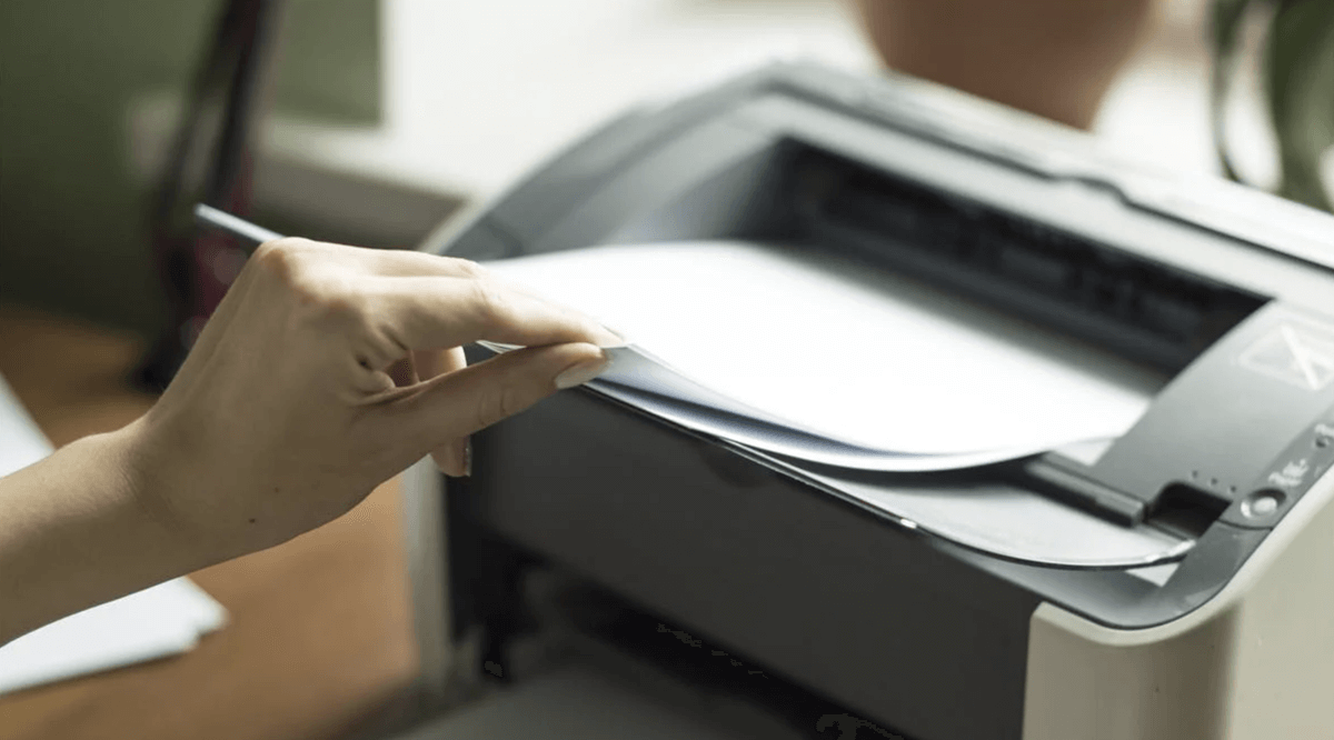 10 Cara Mengatasi Kertas Nyangkut di Printer, Jangan Sampai Rusak!