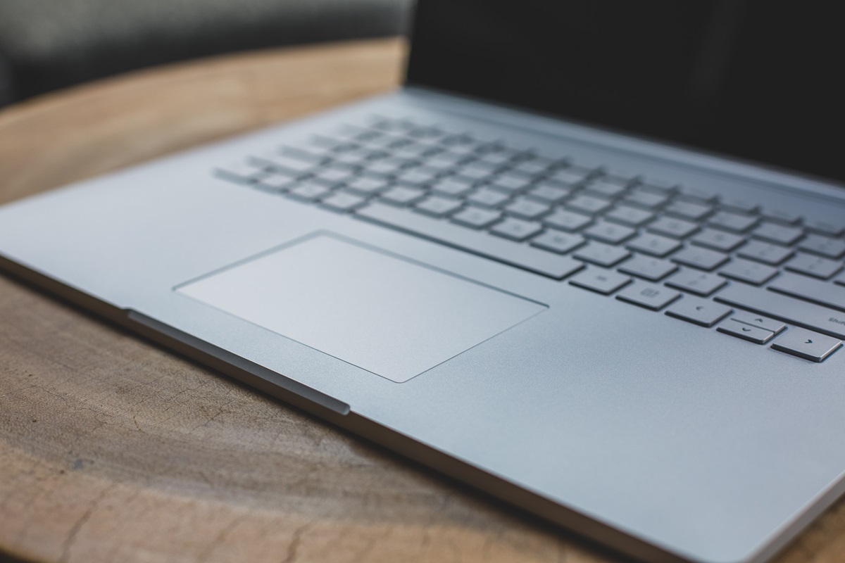 6 Cara Mengatasi Lampu Indikator Laptop Menyala Terus dengan Mudah