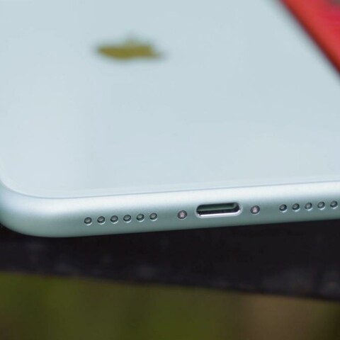 colokan lightning iPhone