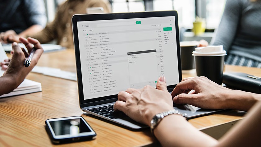 rekomendasi laptop bisnis terbaik
