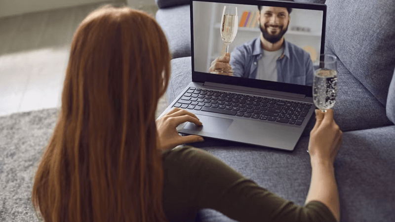 Tips Komunikasi di Hari Valentine Meski LDR