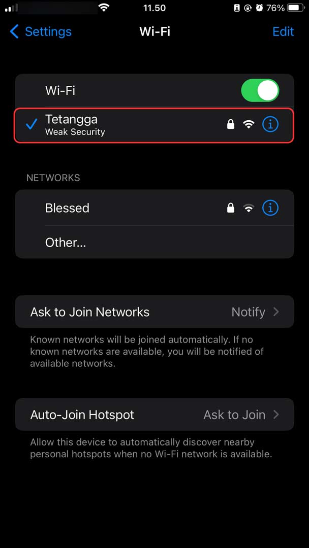 tekan tombol i di jaringan wifi yang aktif di iphone