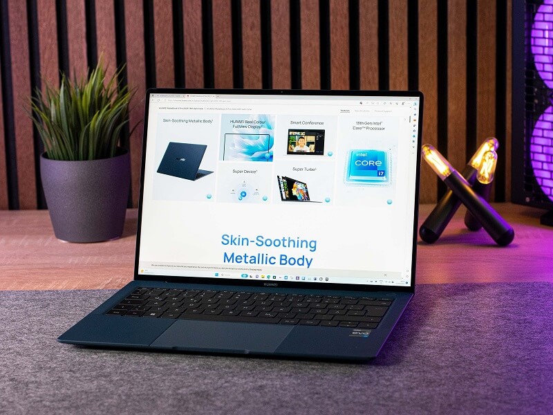 Huawei MateBook X Pro (2023) laptop tipis terbaik