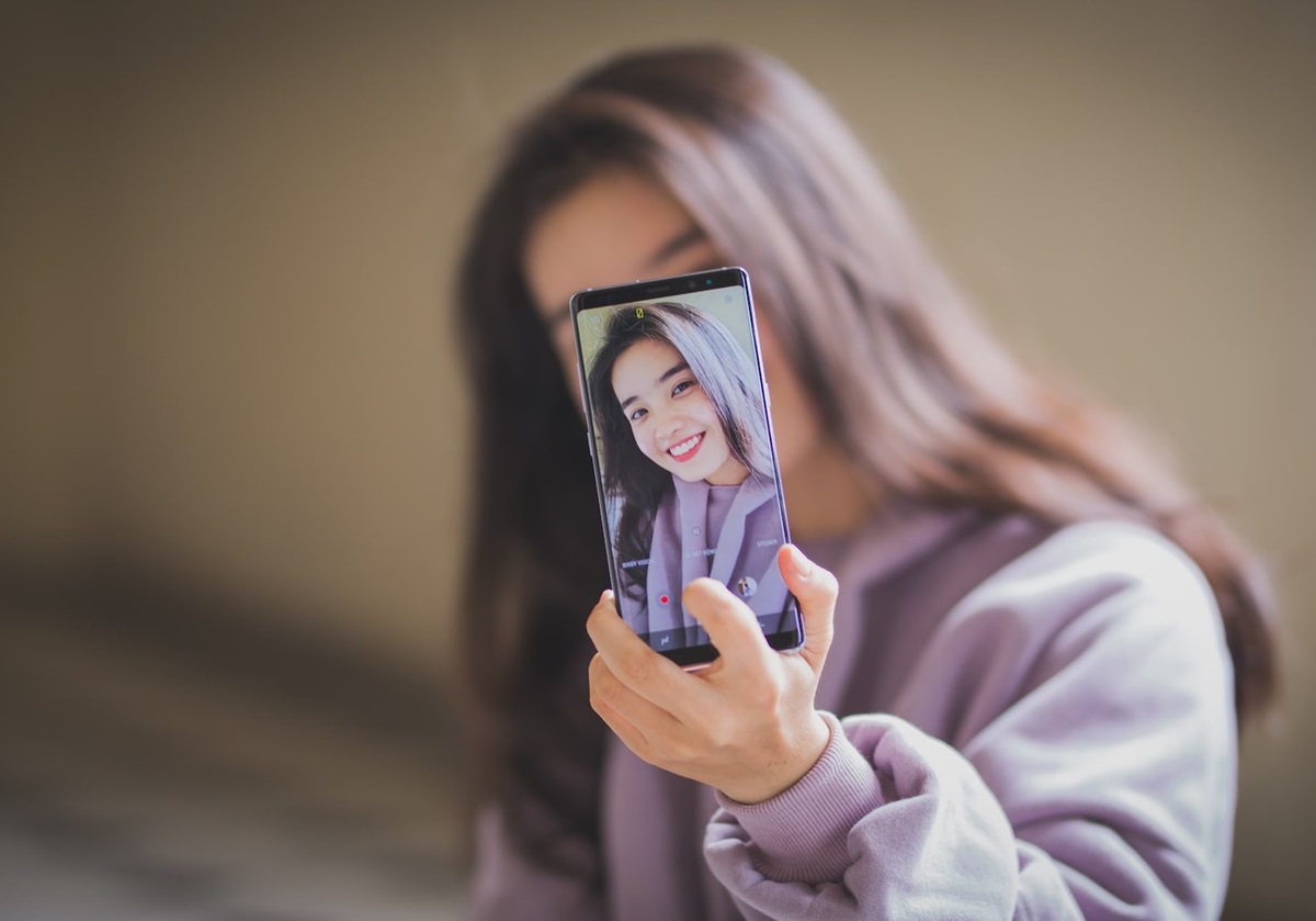 Gaya Foto Berdiri Selebgram