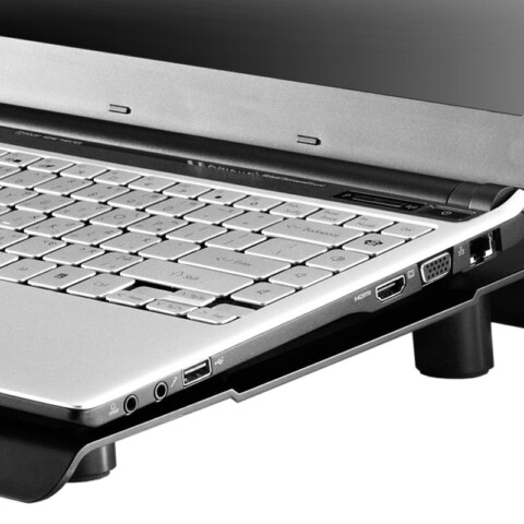 Cooler Master Notepal CMC3 dan laptop
