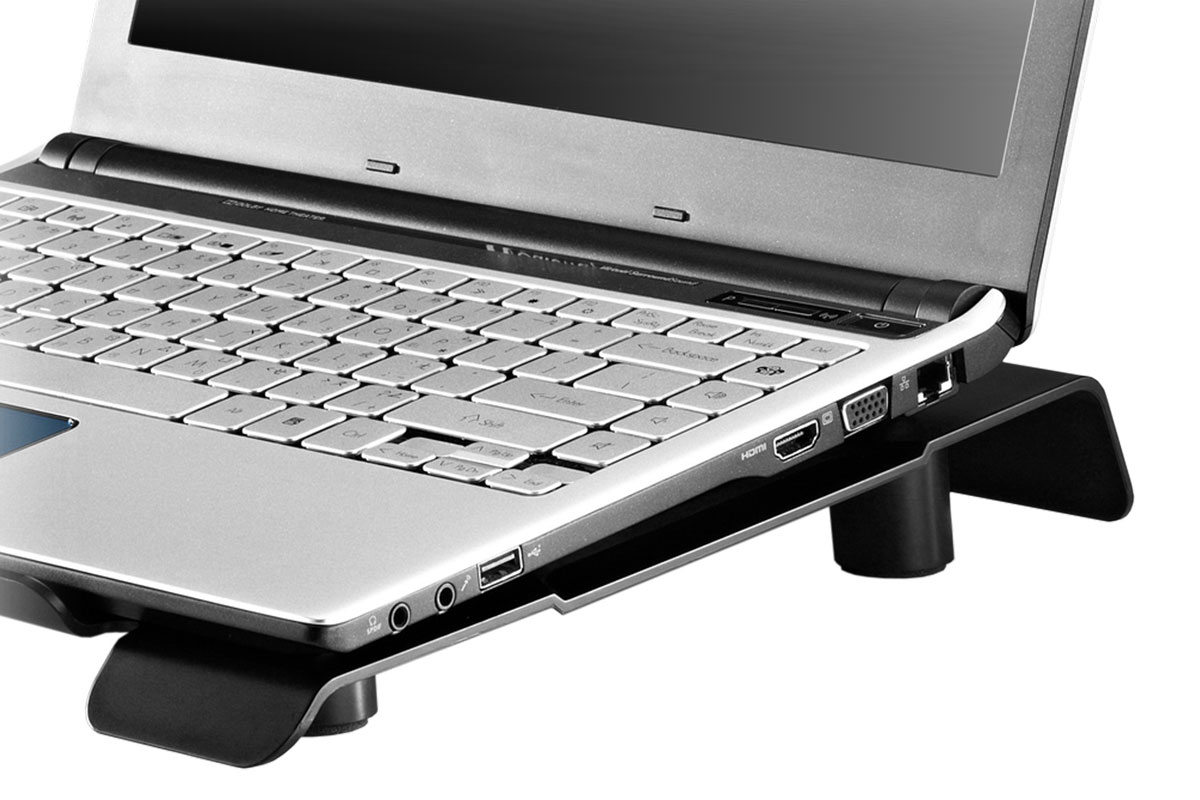 Cooler Master Notepal CMC3 dan laptop