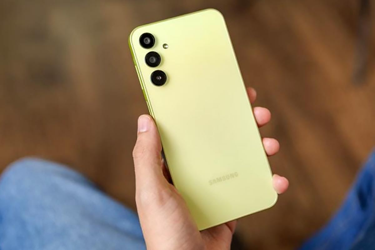 bagian belakang samsung galaxy a15