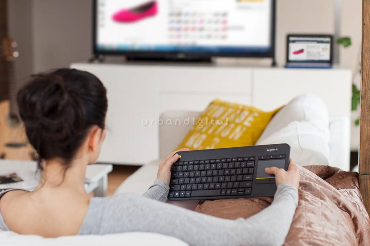 wireless keyboard Logitech K400 Plus