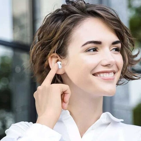 baseus encok wm01, salah satu tws dengan harga di bawah 200 ribu