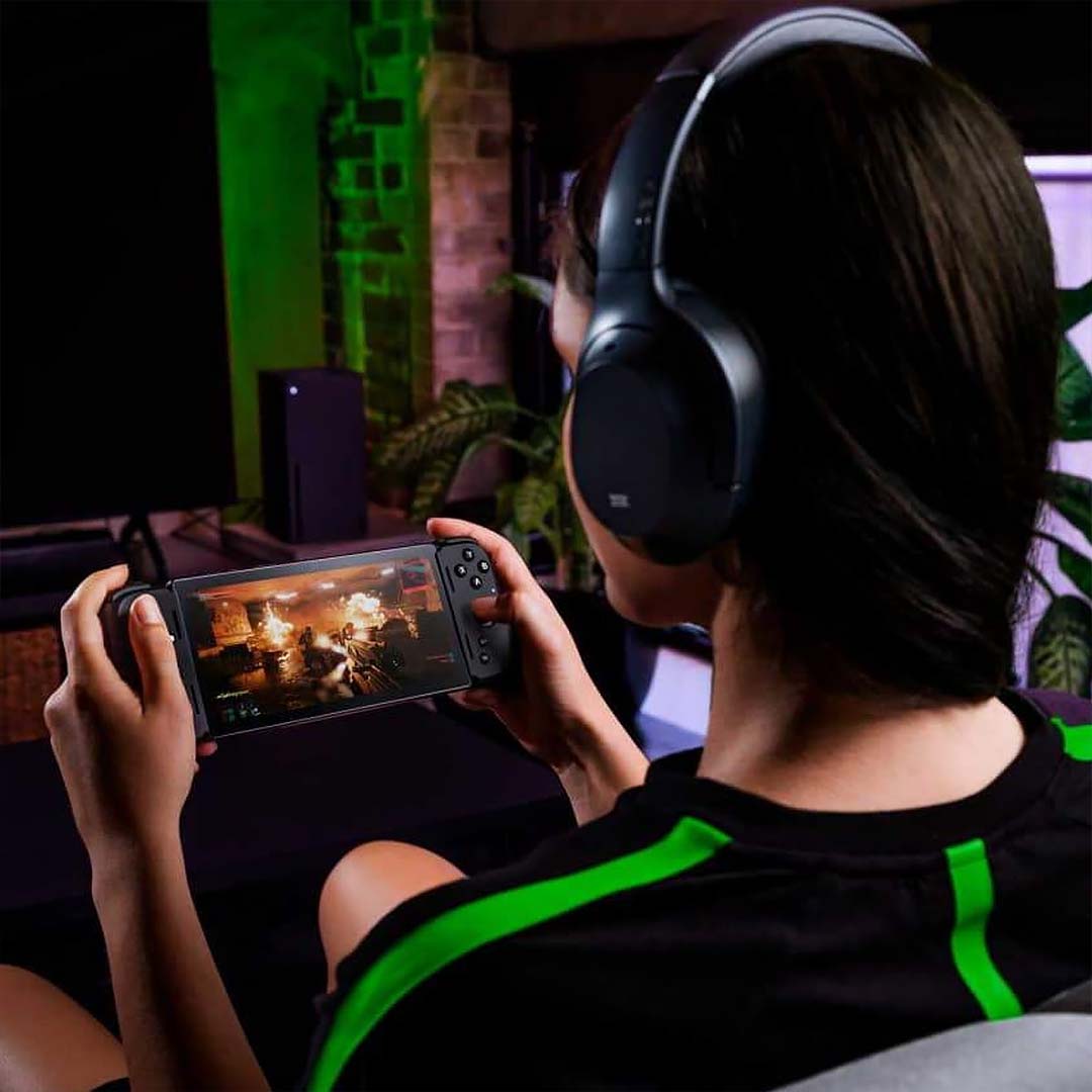 main game pakai headphone