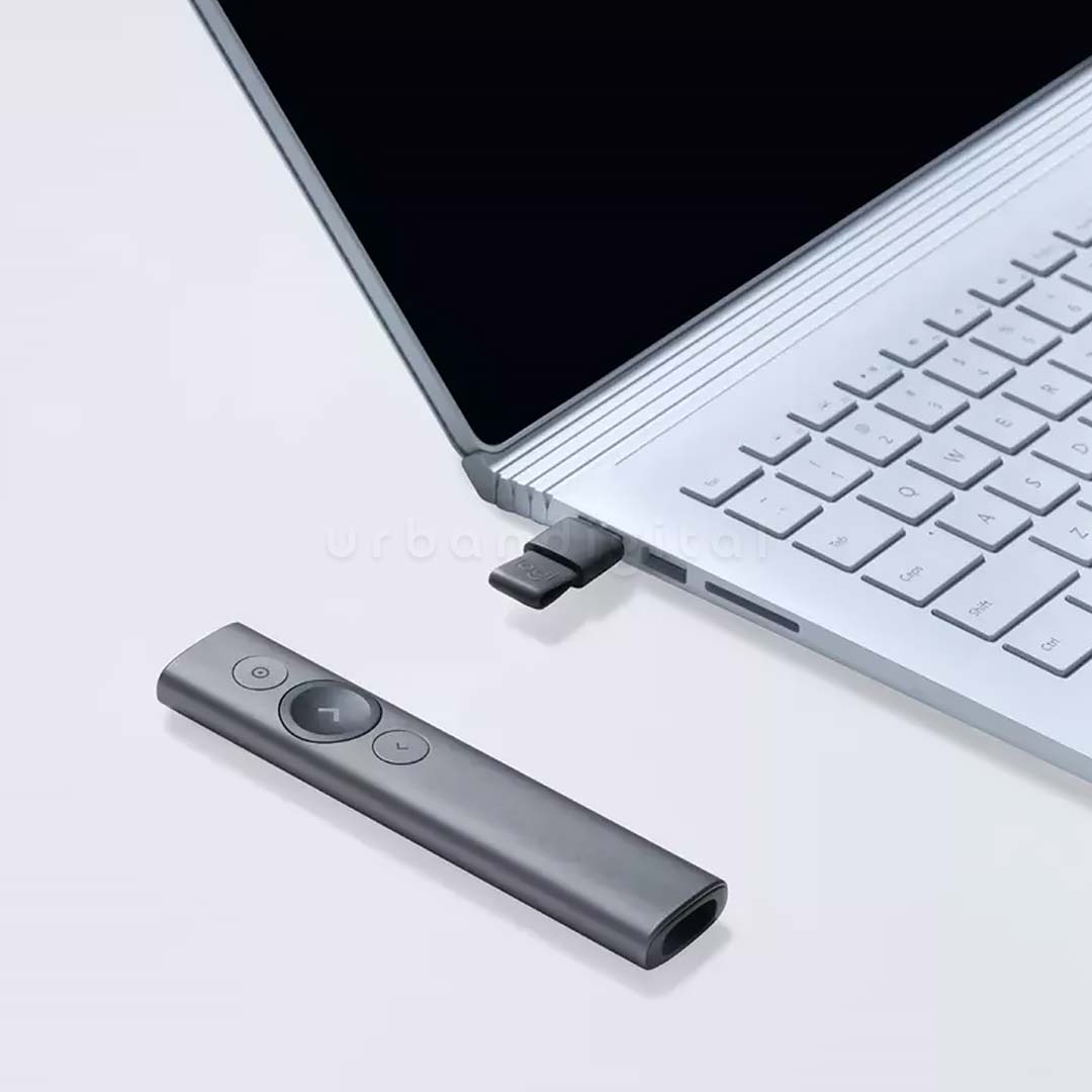remote presentasi Logitech Spotlight laptop